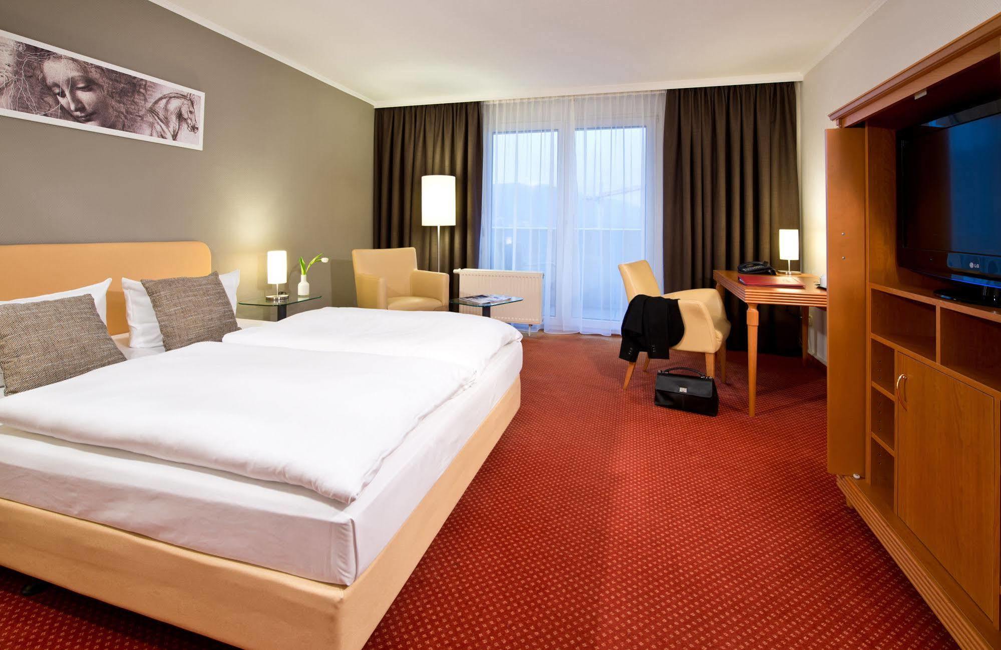 Leonardo Hotel Heidelberg City Center Екстериор снимка
